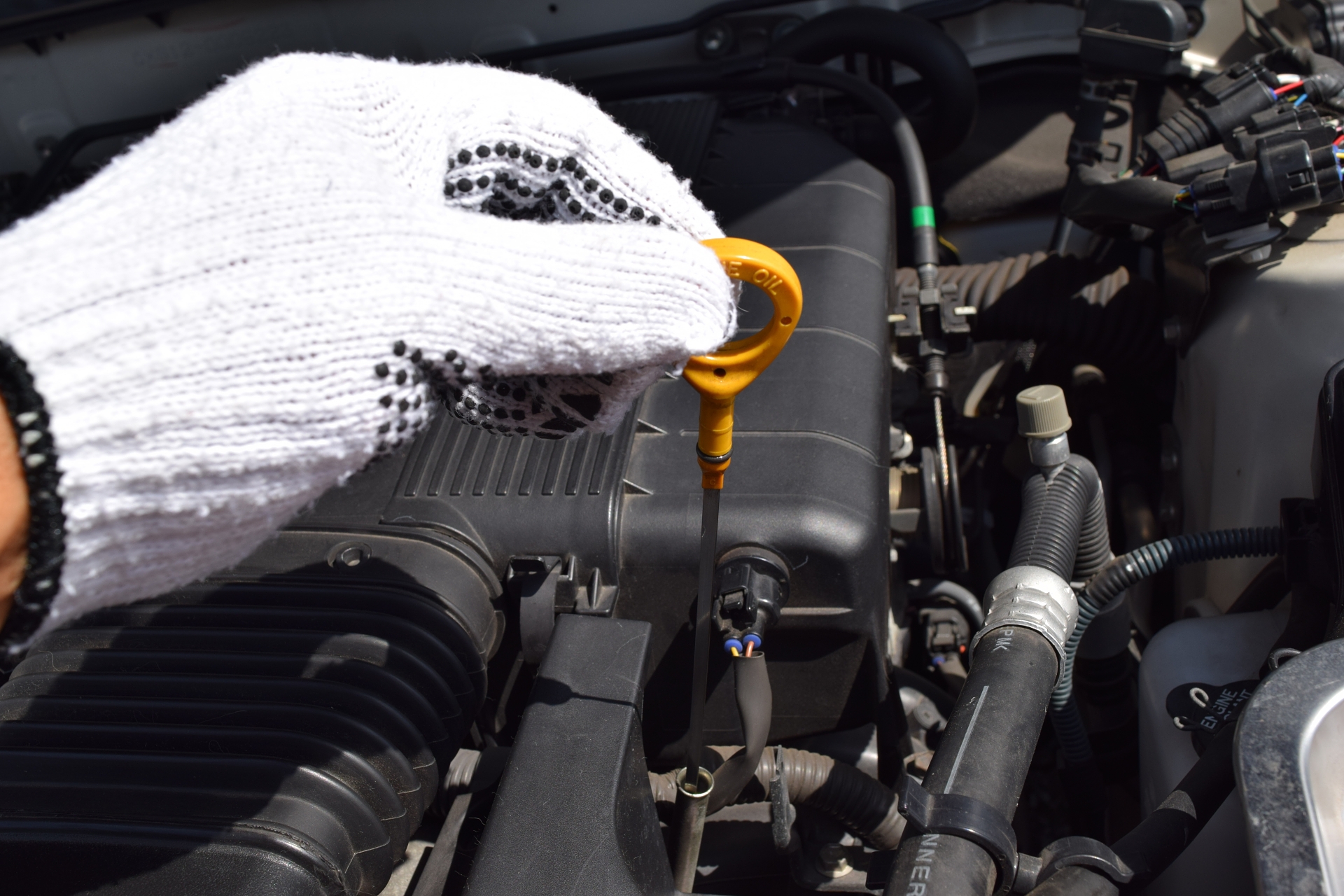 エンジンオイルのチェックするタイミング コラム｜ベストサポート行政書士法人